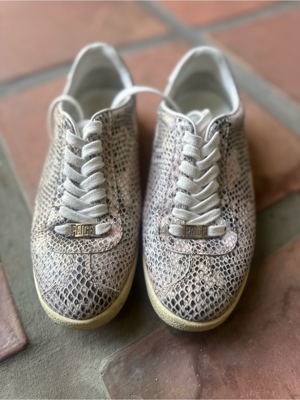 PAIGE "AMY" SNEAKER SNAKESKIN EMBOSSED WHITE/BLACK LEATHER GOLD TRIM SZ 5